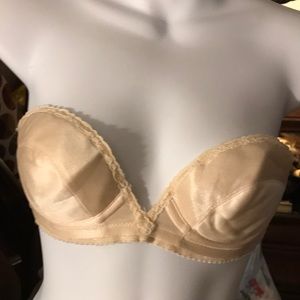 CARNIVAL 5/$15  NWOT BRA VINTAGE 60s